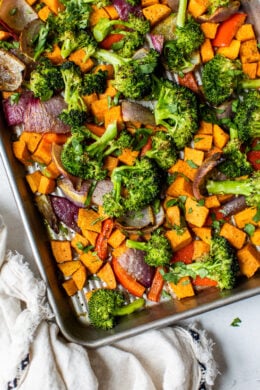 This nourishing Warm Curry Roasted Vegetable Salad with Honey Curry Dressing is a delicious vegetarian, gluten- and dairy-free dinner or make-ahead lunch.