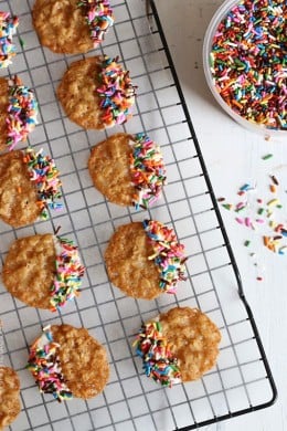 These White chocolate dipped lace oatmeal cookies are to die for ! They're light on calories and perfect for any festive occasion!